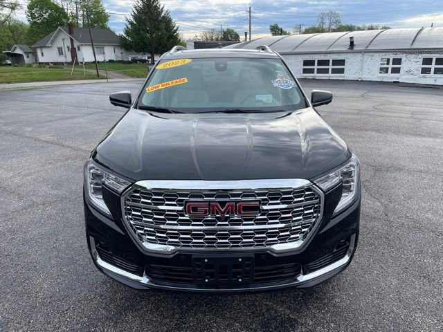 Used 2023 GMC Terrain Denali w/ Denali Premium Package AWD/4WD image 2