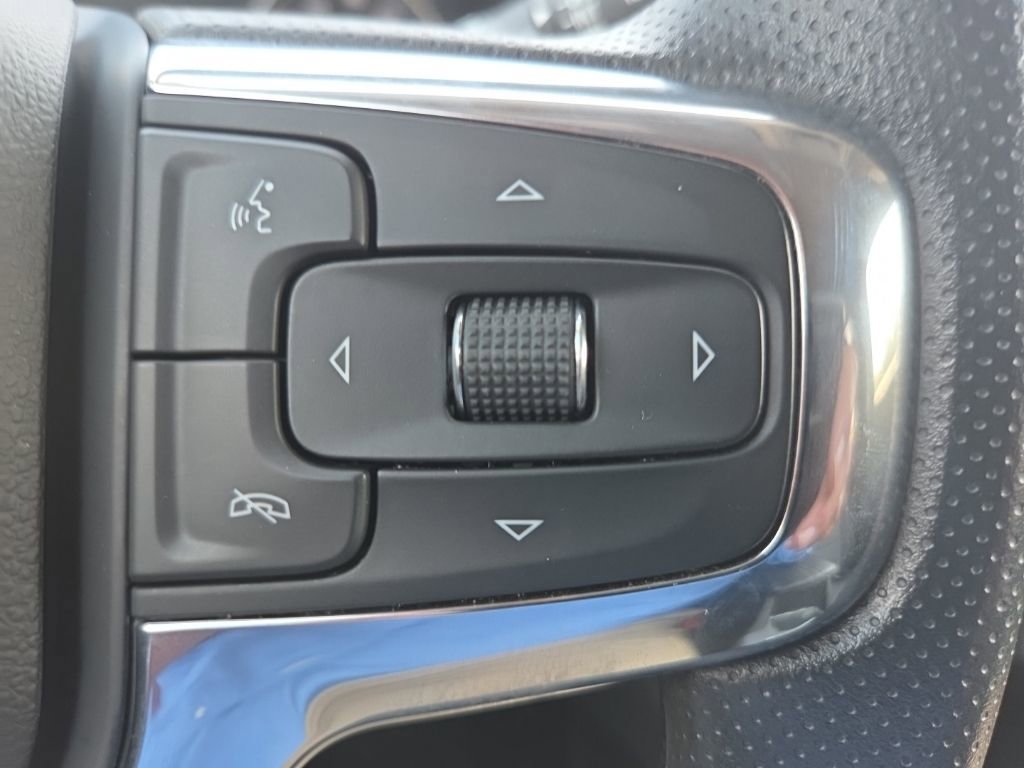 Used 2025 Chevrolet Blazer LT FWD image 19