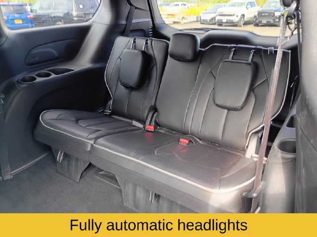 Used 2026 Chrysler Pacifica Limited FWD image 21