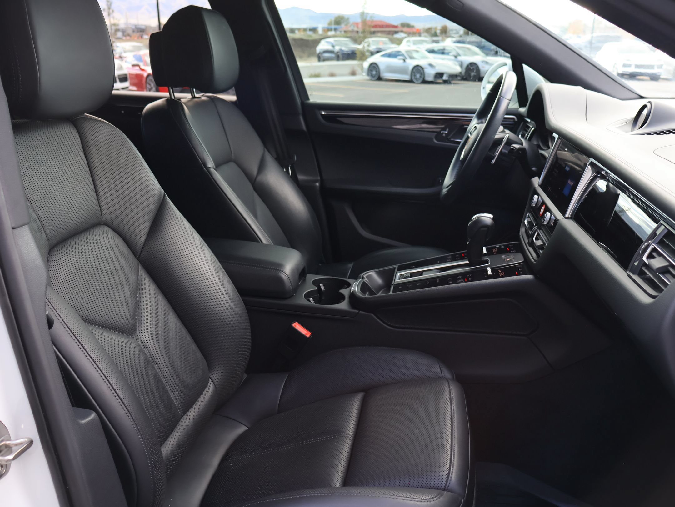 Used 2023 Porsche Macan AWD/4WD image 29