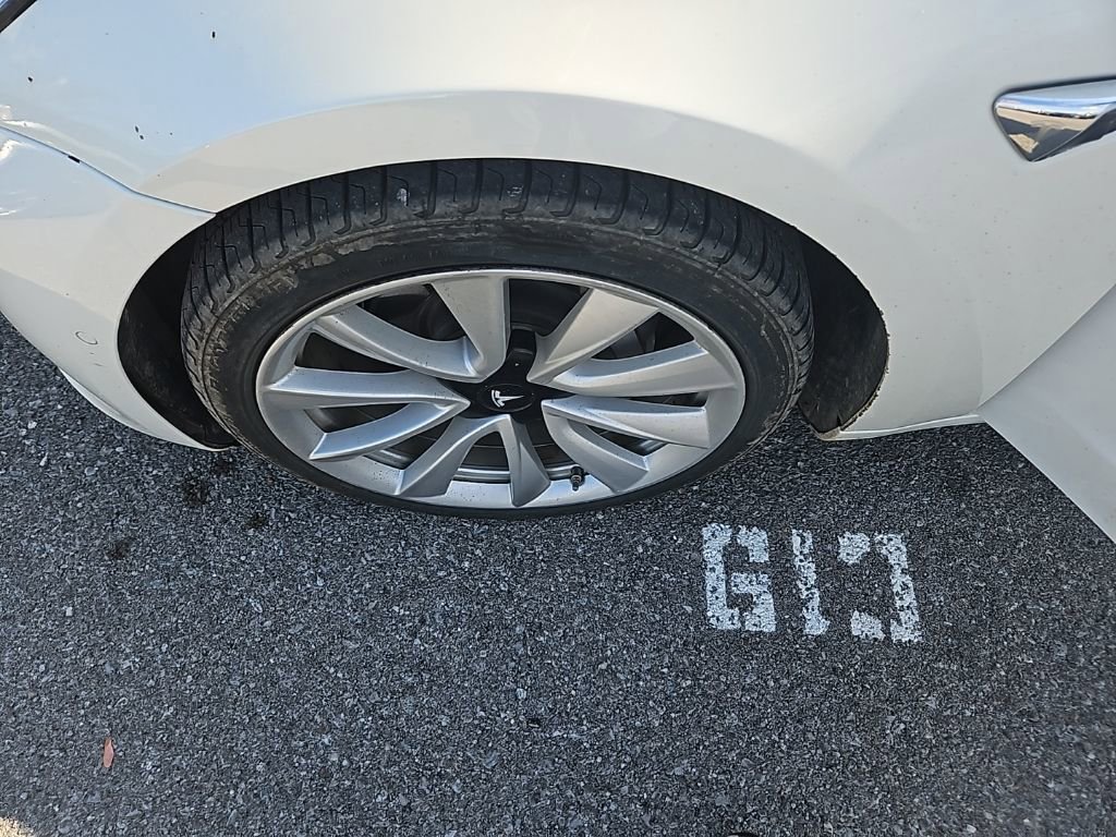 Used 2018 Tesla Model 3 Long Range image 13