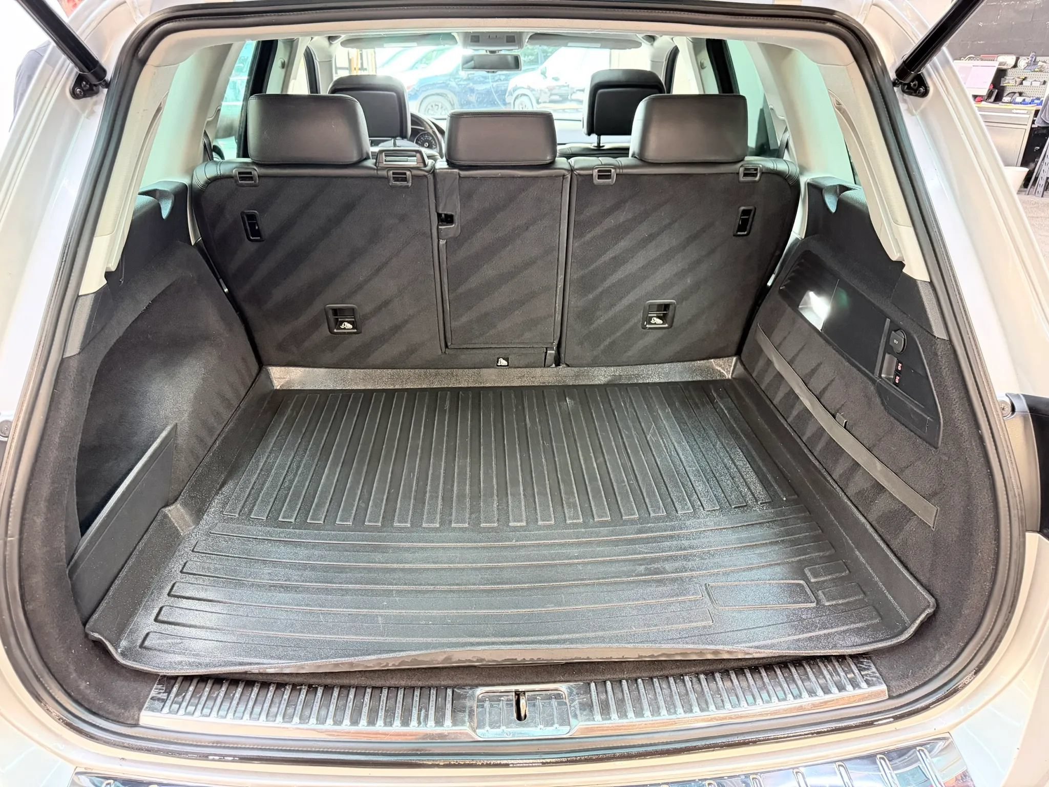 Used 2013 Volkswagen Touareg Executive AWD/4WD image 26