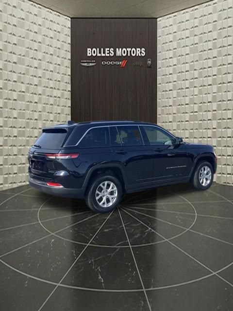 Certified 2023 Jeep Grand Cherokee Limited AWD/4WD image 4