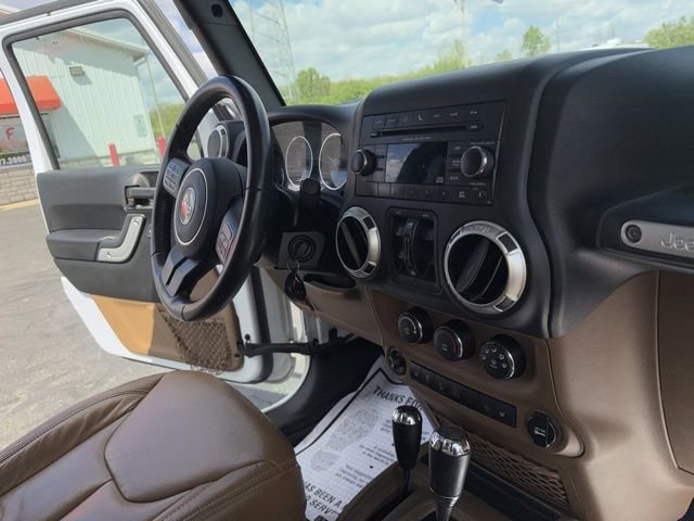 Used 2017 Jeep Wrangler Unlimited Sahara w/ Connectivity Group AWD/4WD image 21