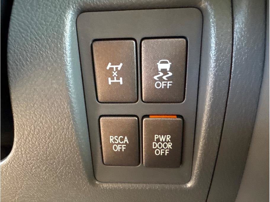 Used 2009 Lexus LX 570 4WD w/ Preferred Accessory Pkg image 23