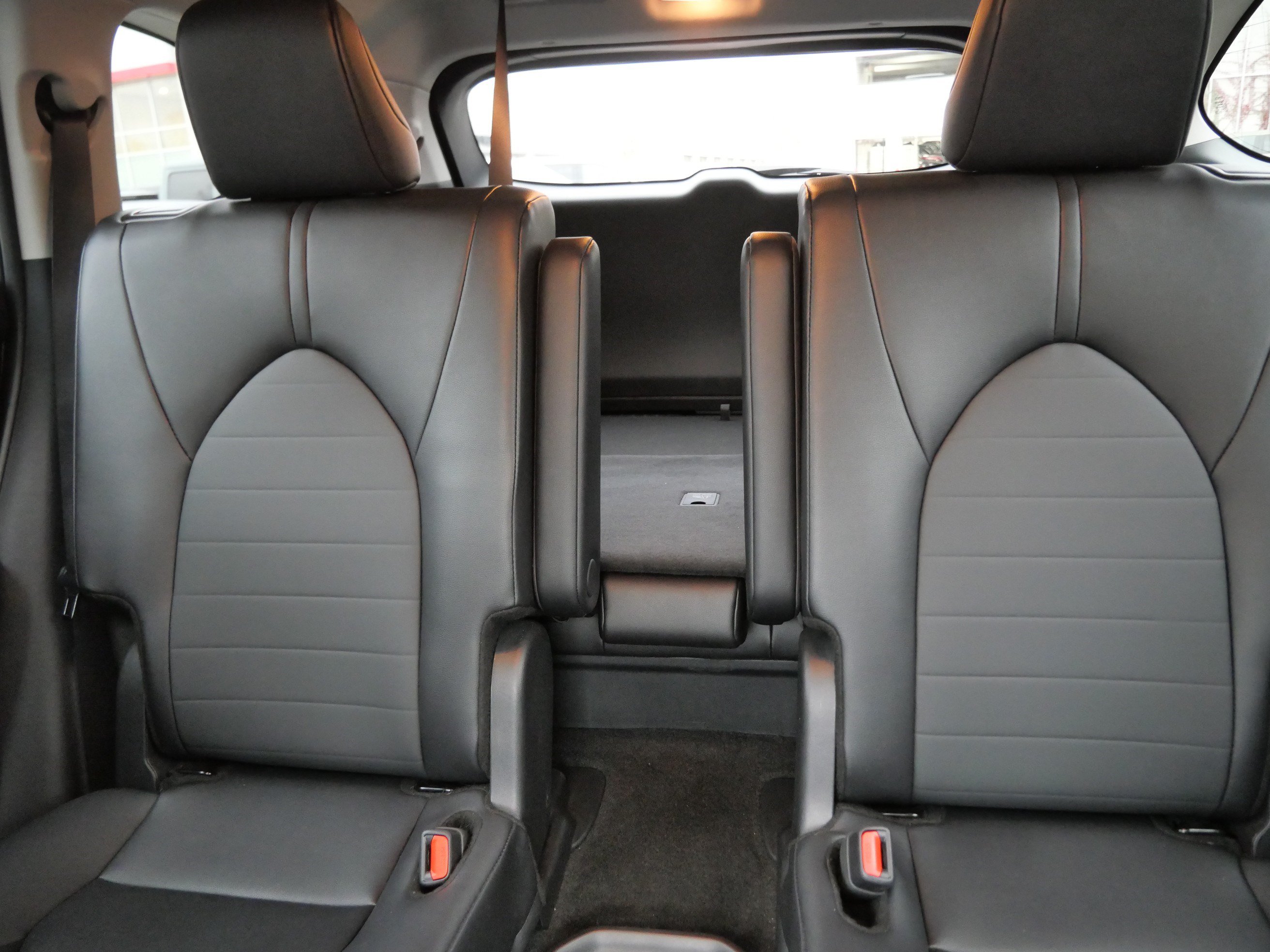 Used 2025 Toyota Highlander XLE AWD/4WD image 14