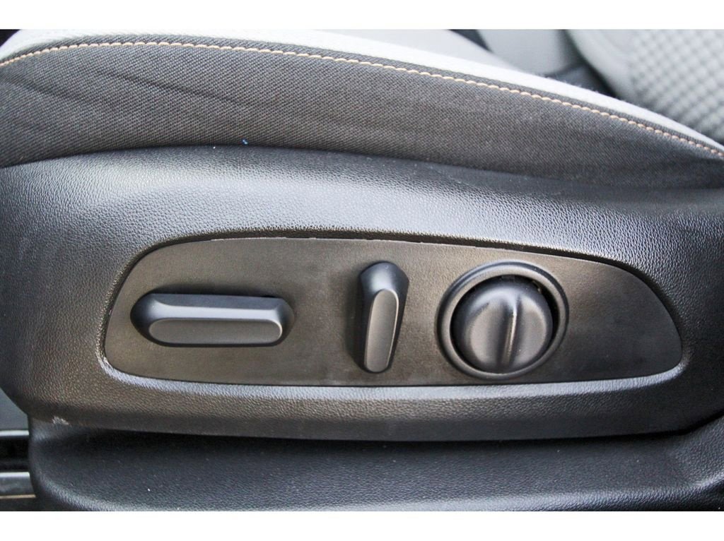Used 2021 GMC Terrain SLE w/ Driver Convenience Package image 24