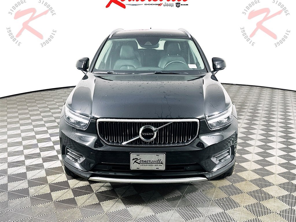 Used 2022 Volvo XC40 T4 Momentum video 2