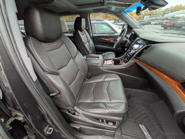 Used 2017 Cadillac Escalade ESV Premium Luxury AWD/4WD image 22