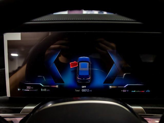 Used 2026 BMW 740i xDrive w/ Premium Package image 17