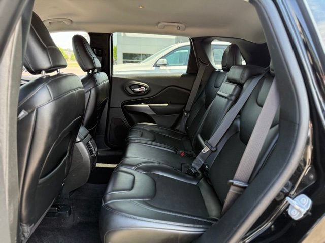 Used 2019 Jeep Cherokee Latitude Plus AWD/4WD image 12