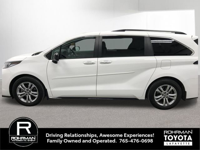 Used 2023 Toyota Sienna XSE w/ XSE Plus Package AWD/4WD image 3