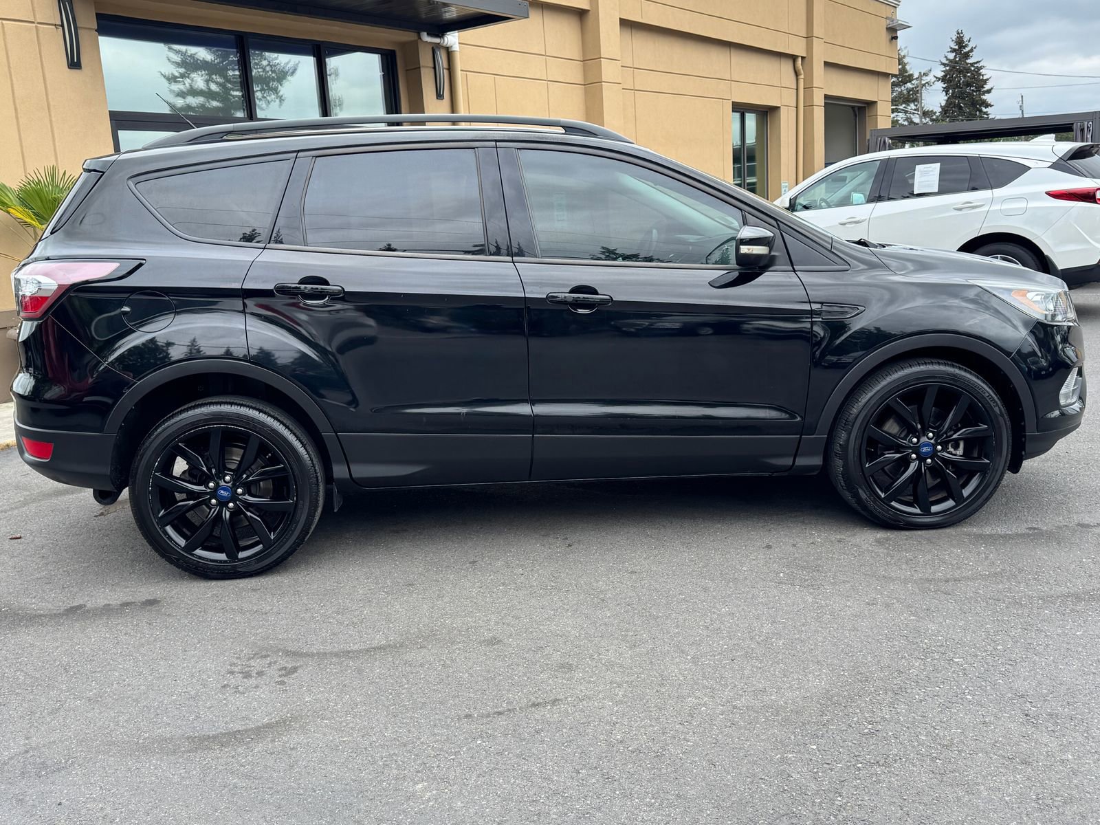 Used 2017 Ford Escape Titanium AWD/4WD image 8