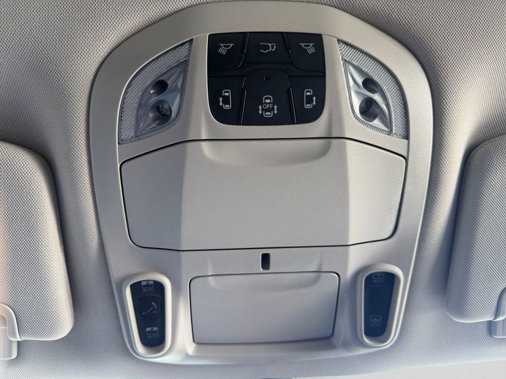Used 2023 Chrysler Pacifica Limited image 19