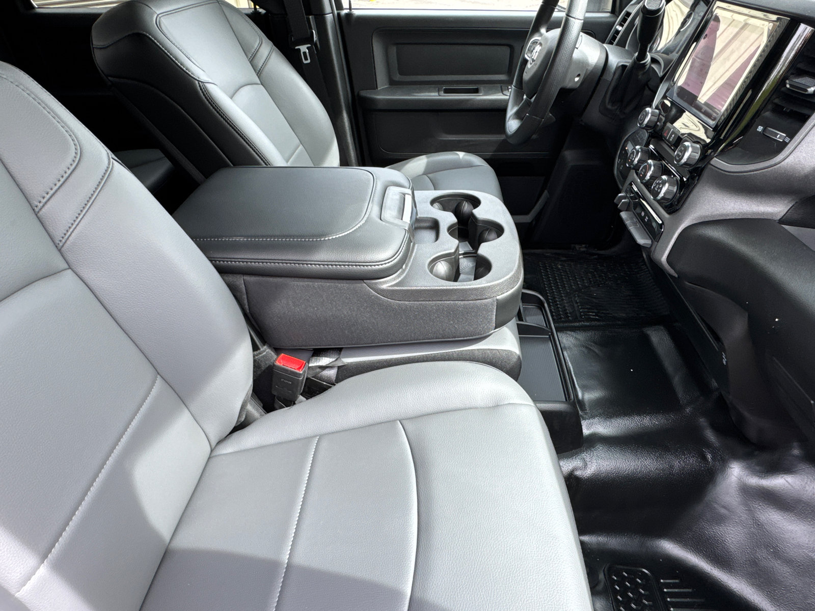 New 2026 RAM 2500 Tradesman w/ Chrome Appearance Group AWD/4WD image 14