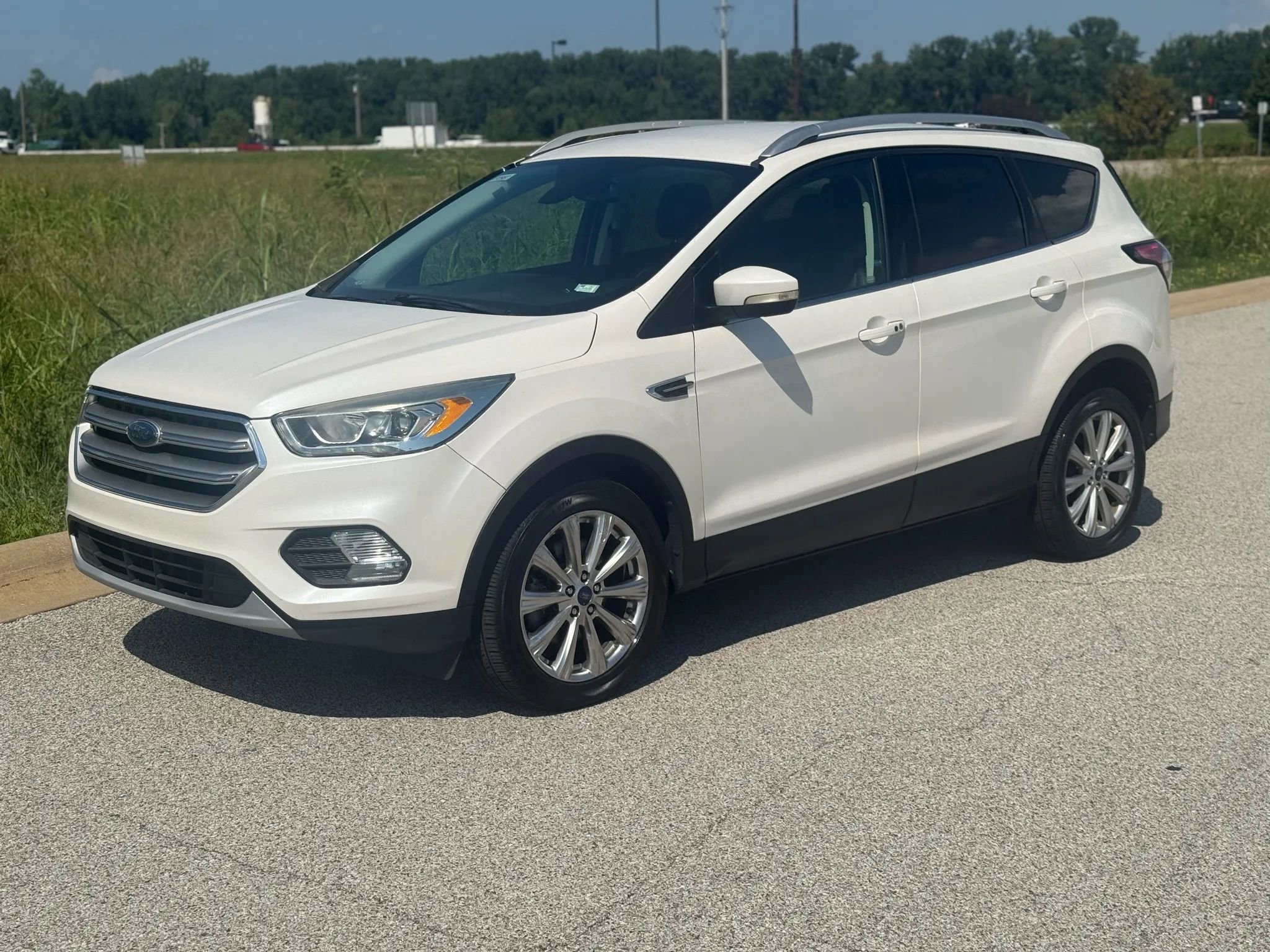 Used 2017 Ford Escape Titanium image 1
