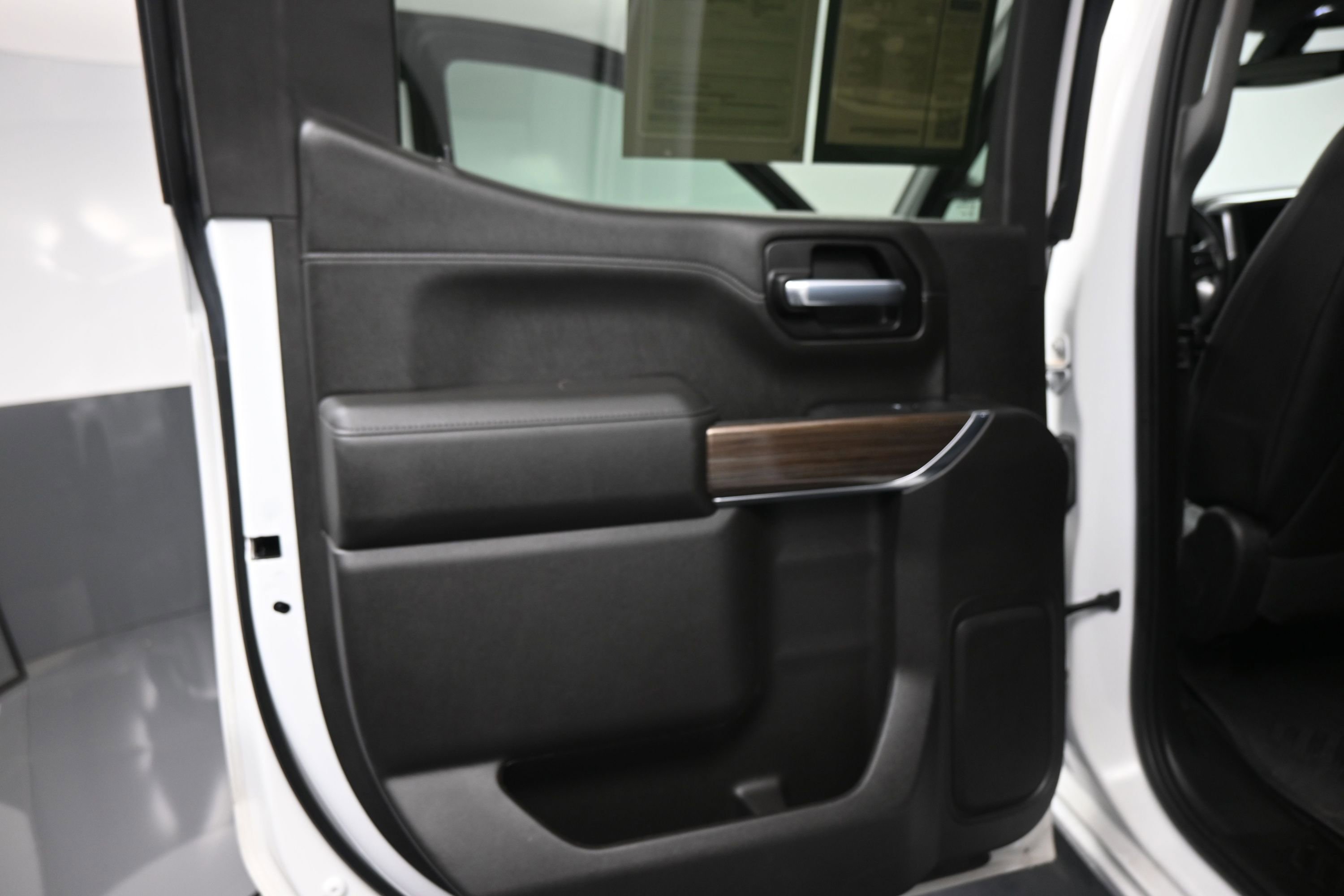 Used 2021 Chevrolet Silverado 1500 LT Trail Boss w/ Convenience Package II AWD/4WD image 17