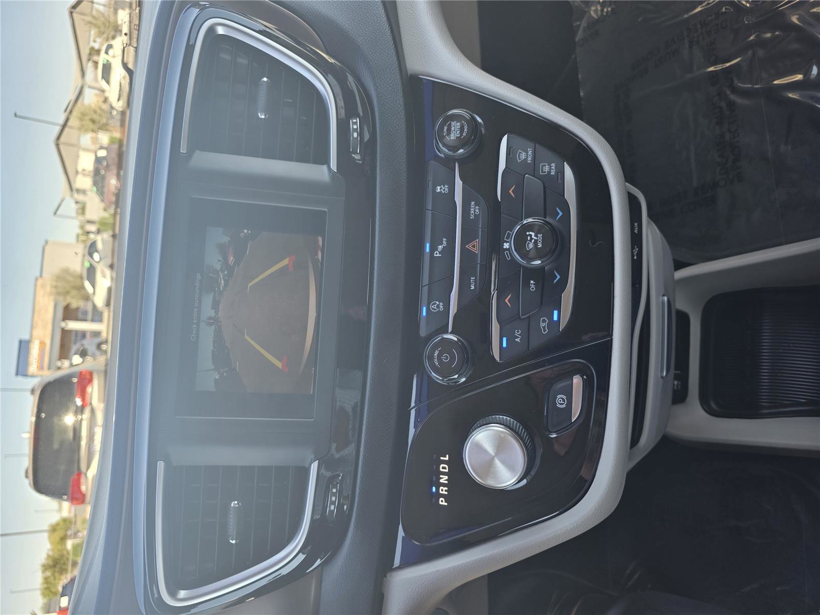Used 2018 Chrysler Pacifica LX w/ Tire & Wheel Group FWD image 17