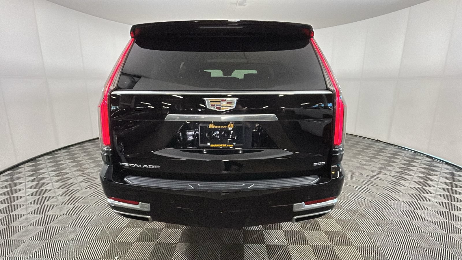 Used 2026 Cadillac Escalade ESV Luxury w/ Touring Package AWD/4WD image 4
