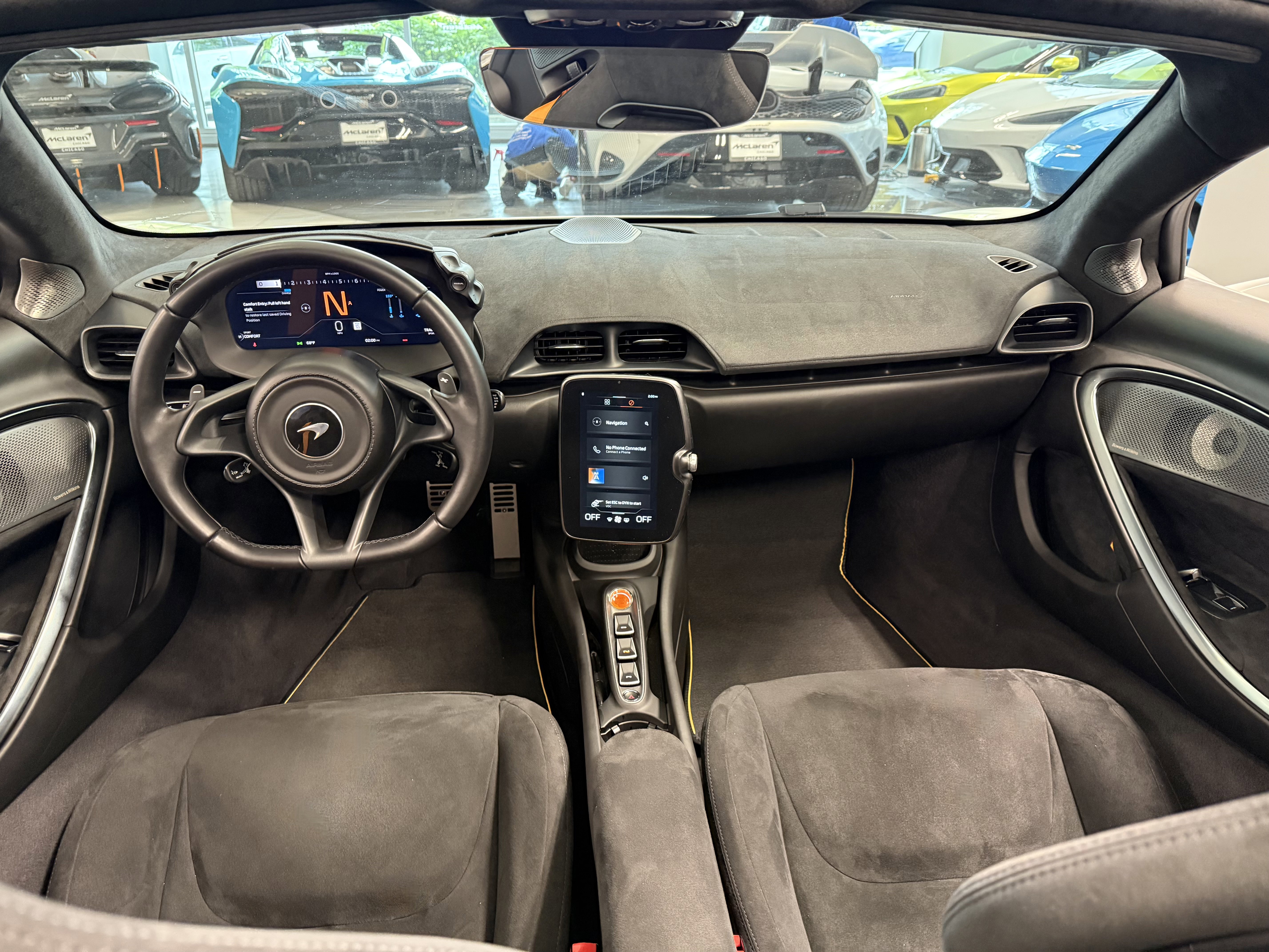 Used 2025 McLaren Artura Spider RWD image 15