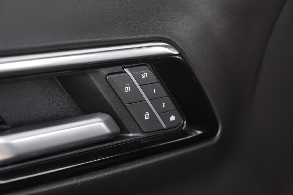 Used 2026 Chevrolet Suburban Premier RWD image 45