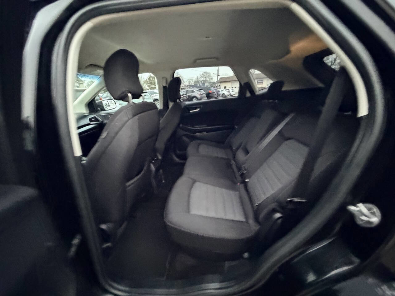 Used 2018 Ford Edge SE image 23