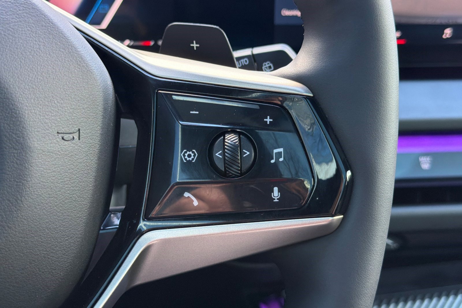 Used 2025 BMW X3 xDrive30i w/ Premium Package image 32