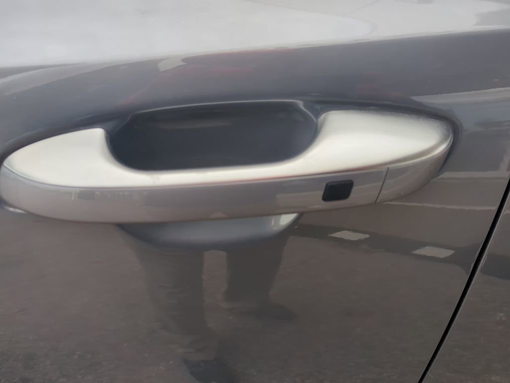 Used 2023 Kia Telluride S image 13