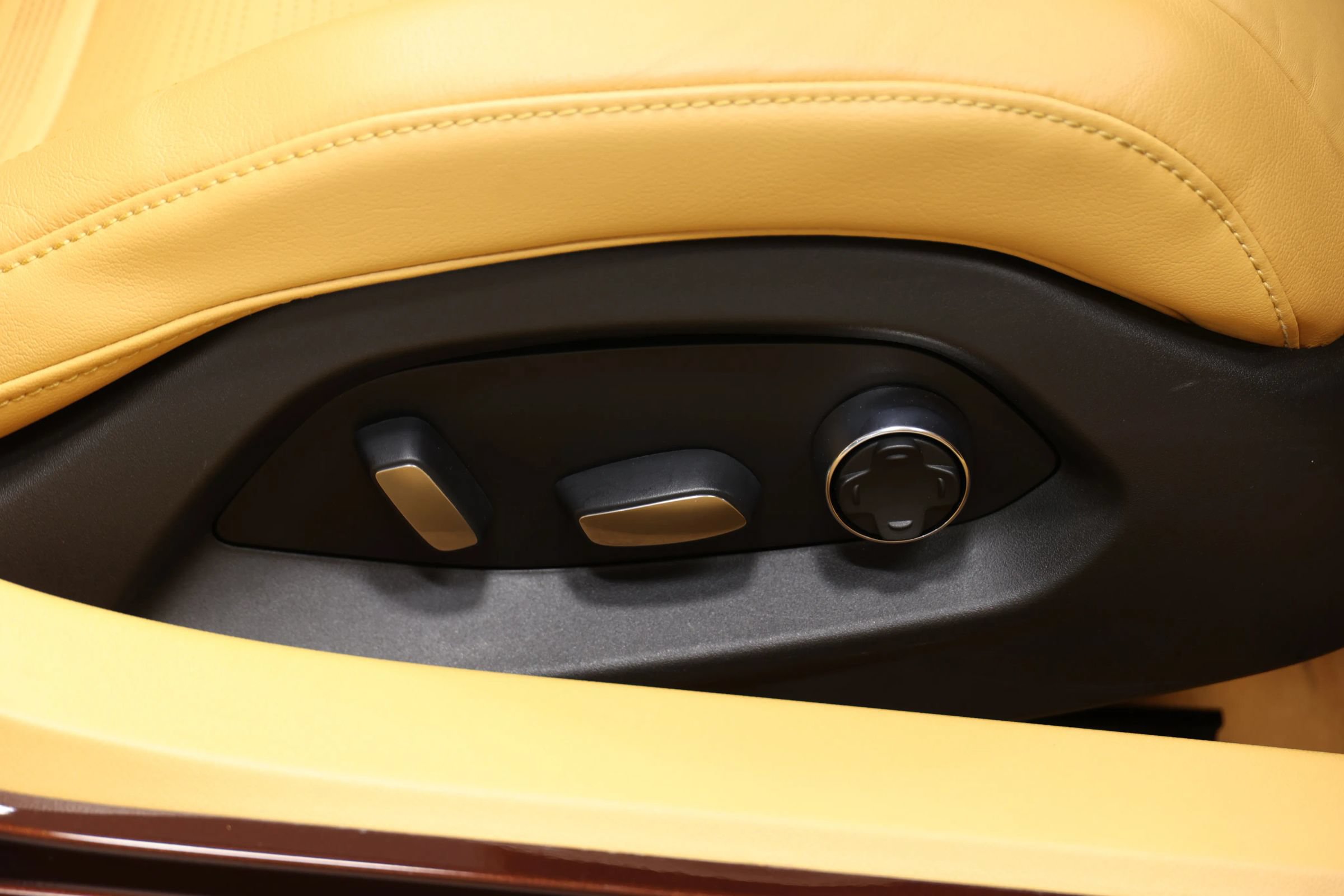 Used 2022 Chevrolet Corvette Stingray Premium Conv w/ Z51 Performance Package RWD image 75
