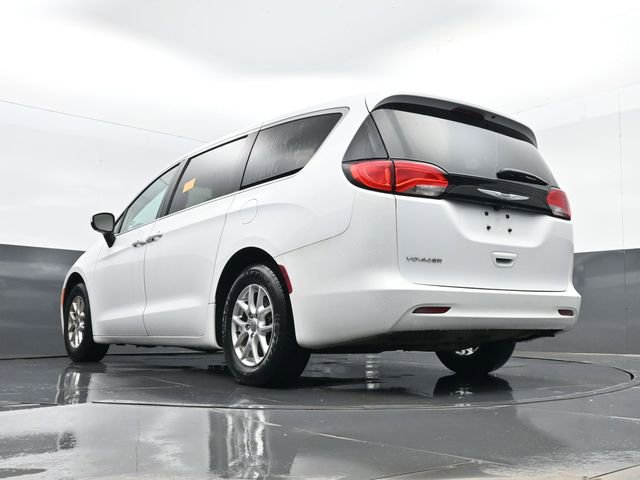 Used 2022 Chrysler Voyager LX image 26