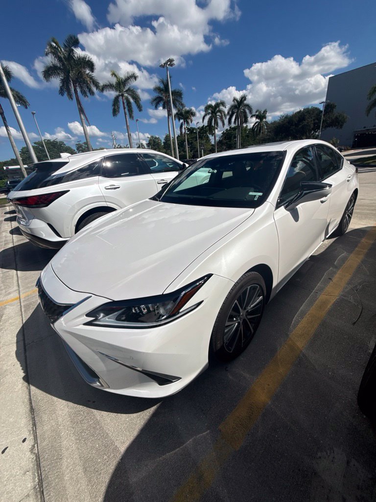 Certified 2025 Lexus ES 300h w/ Premium Package FWD image 6