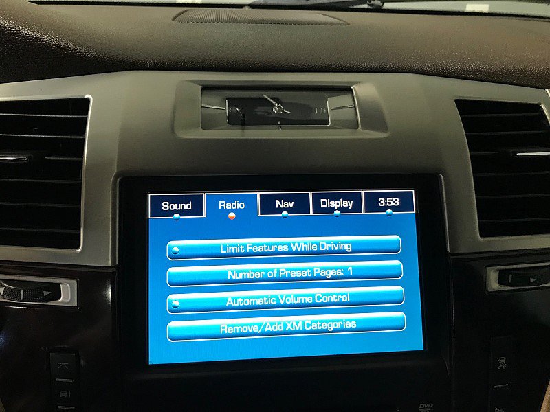 Used 2010 Cadillac Escalade Premium AWD/4WD image 28