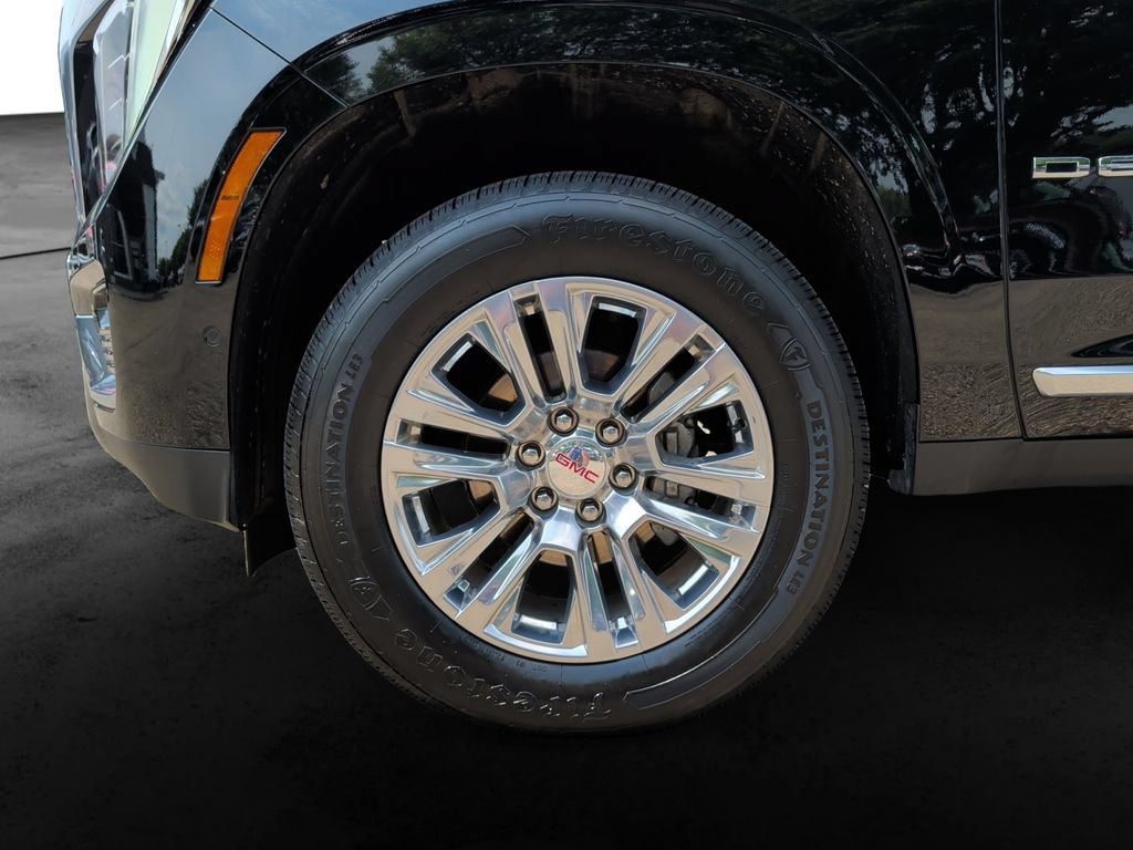 Used 2025 GMC Yukon XL Denali AWD/4WD image 9