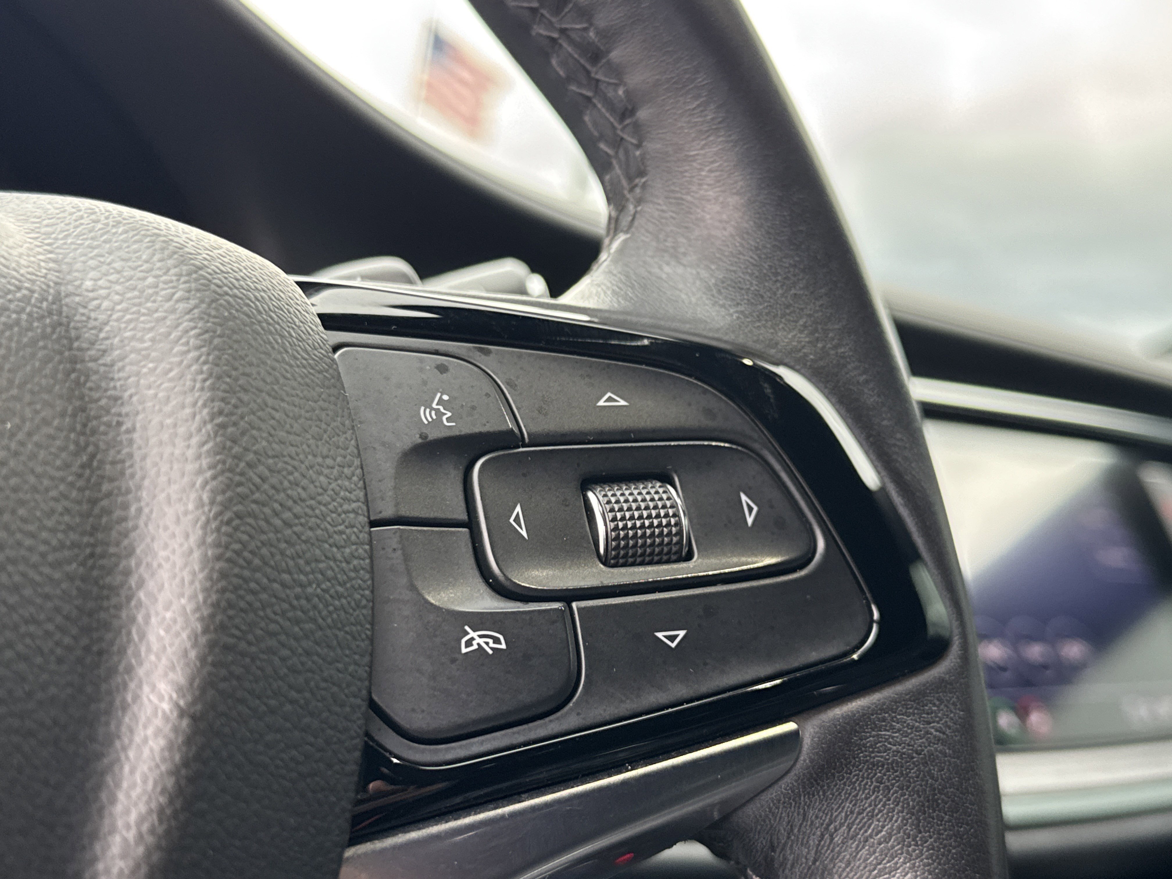 Used 2022 Buick Enclave Avenir w/ Avenir Technology Package image 19