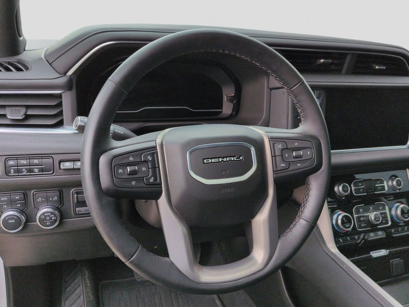 Used 2024 GMC Yukon XL Denali w/ Max Trailering Package image 29