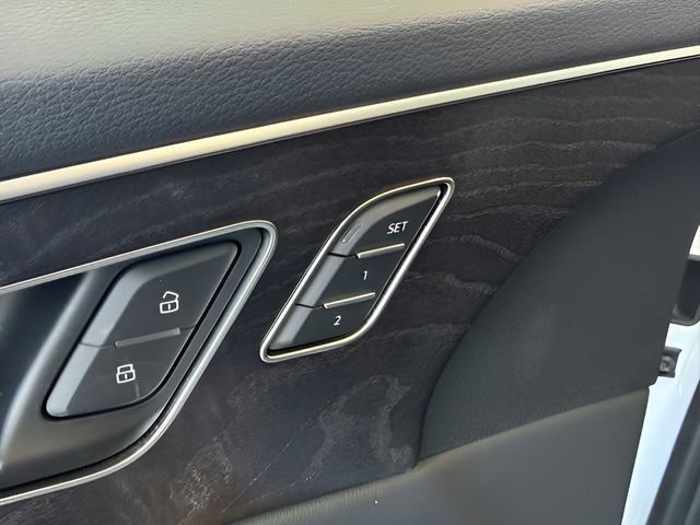 Used 2025 Audi Q8 Premium image 15