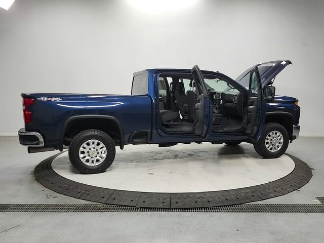 Used 2022 Chevrolet Silverado 3500 LT w/ Convenience Package image 16