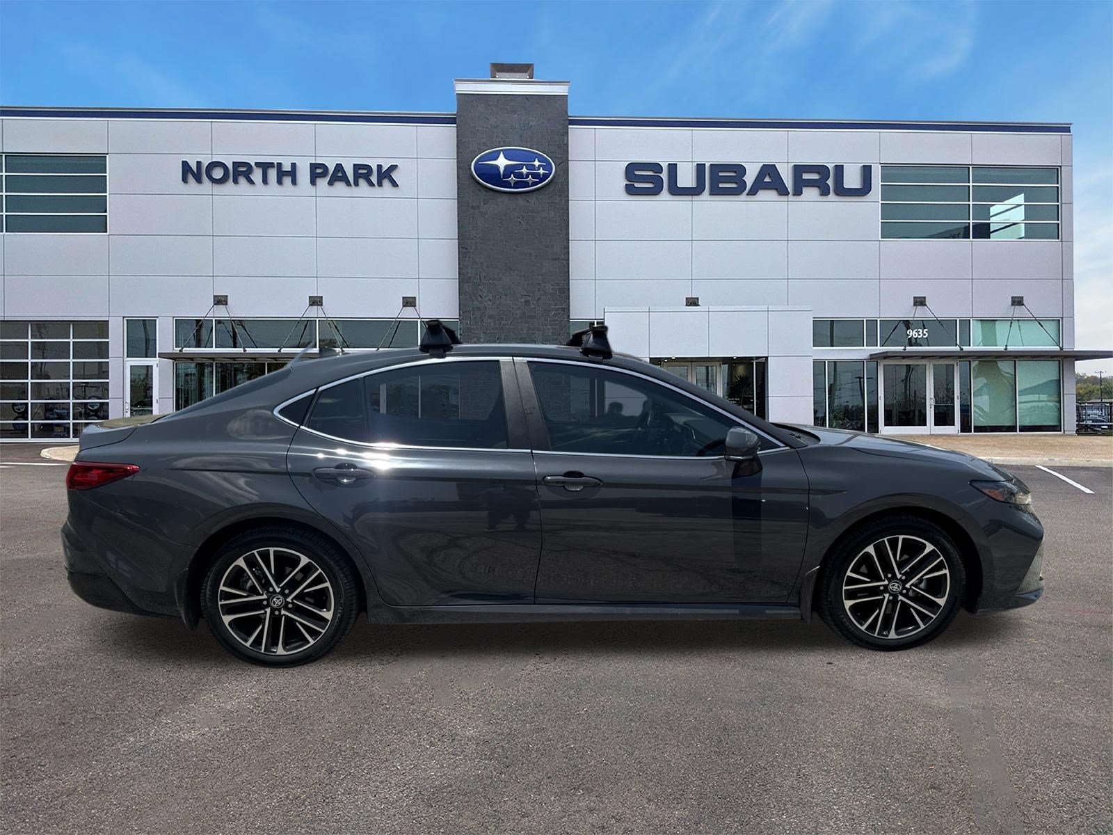 Used 2025 Toyota Camry XLE FWD image 2