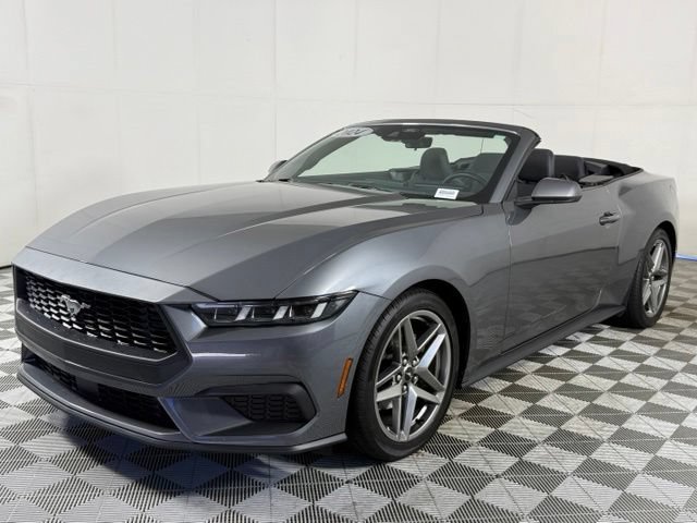 Used 2024 Ford Mustang Convertible RWD image 2