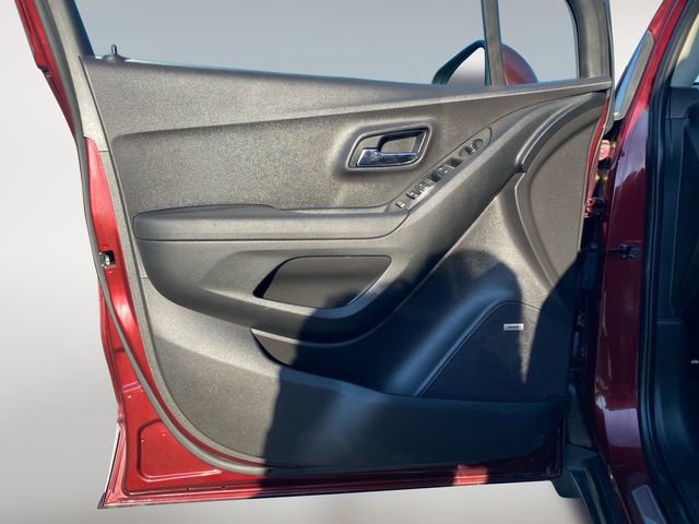 Used 2016 Chevrolet Trax LTZ FWD image 16
