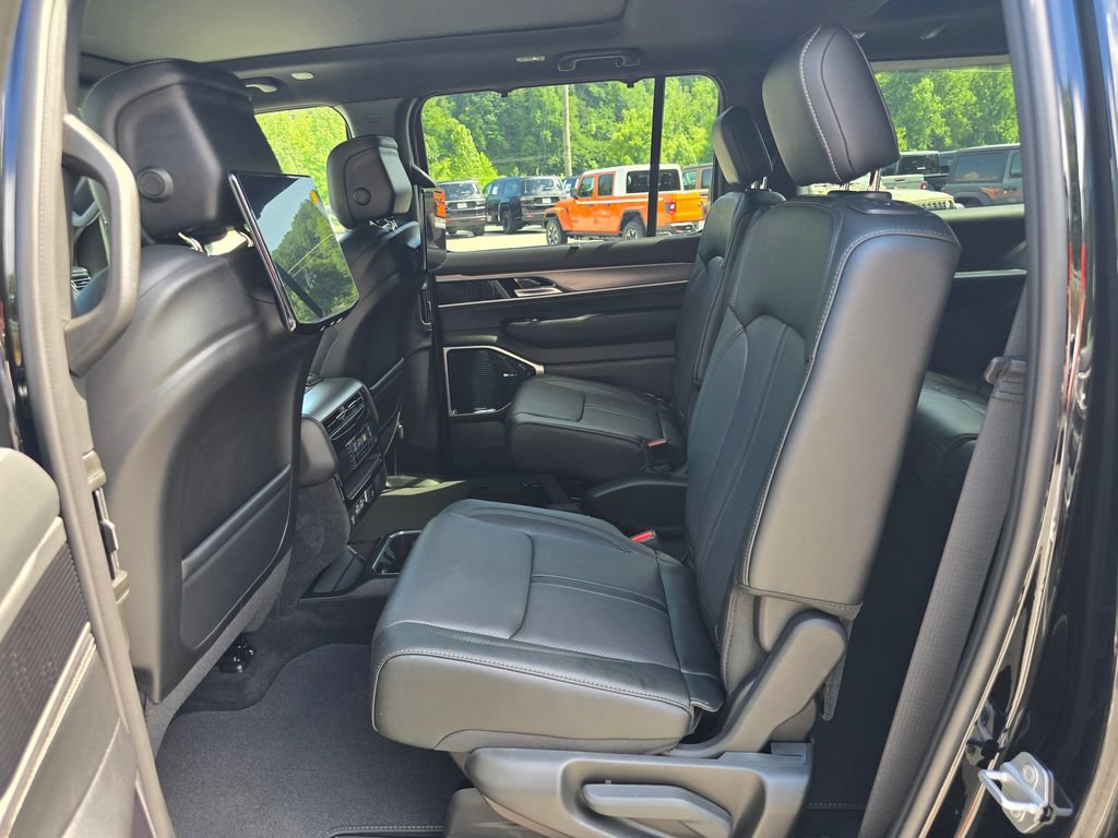 New 2026 Jeep Grand Wagoneer L Limited AWD/4WD image 10