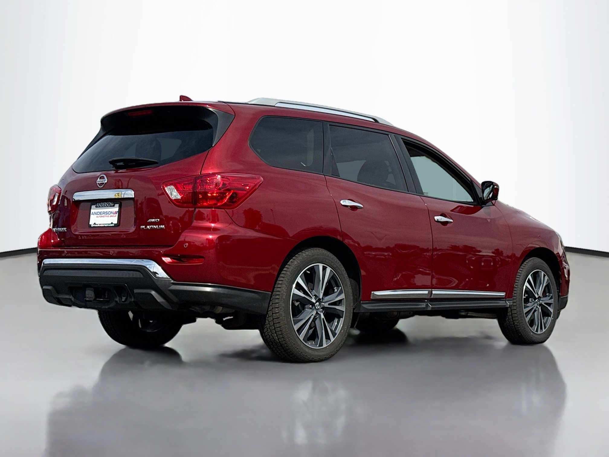 Used 2019 Nissan Pathfinder Platinum AWD/4WD image 2