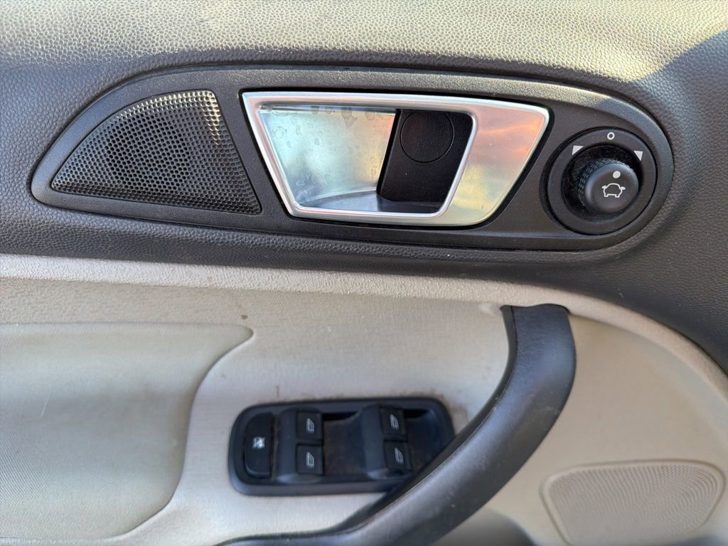 Used 2016 Ford Fiesta SE image 23