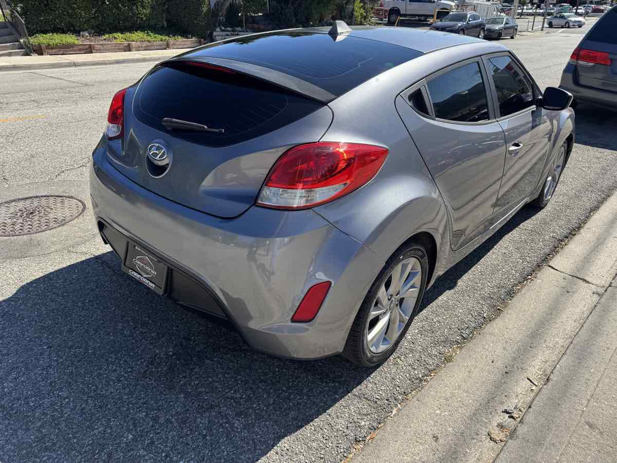 Used 2017 Hyundai Veloster image 6