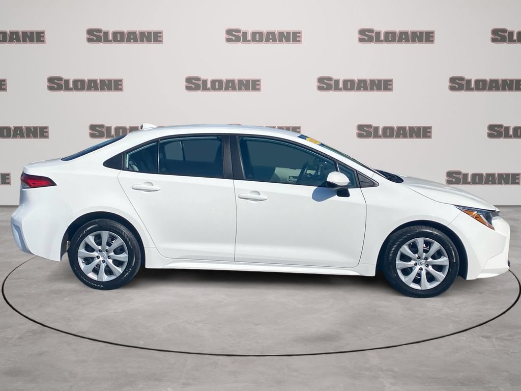 Used 2023 Toyota Corolla LE FWD image 4
