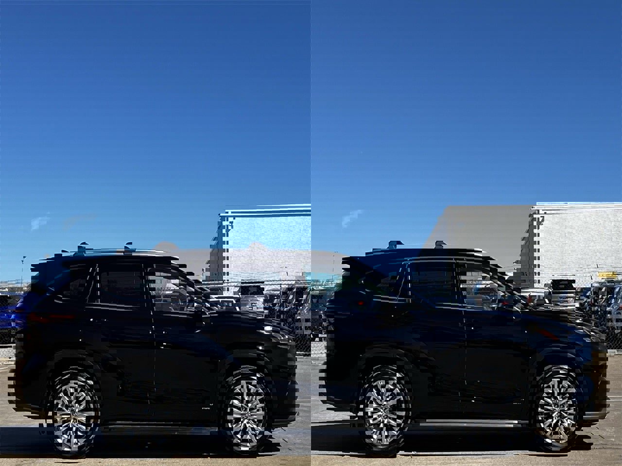 Used 2025 Toyota Highlander Platinum image 3