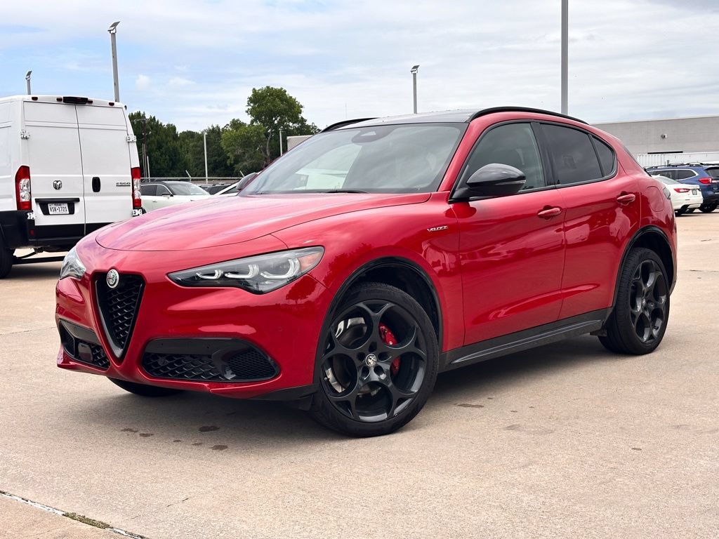 Used 2025 Alfa Romeo Stelvio Sprint AWD/4WD image 8