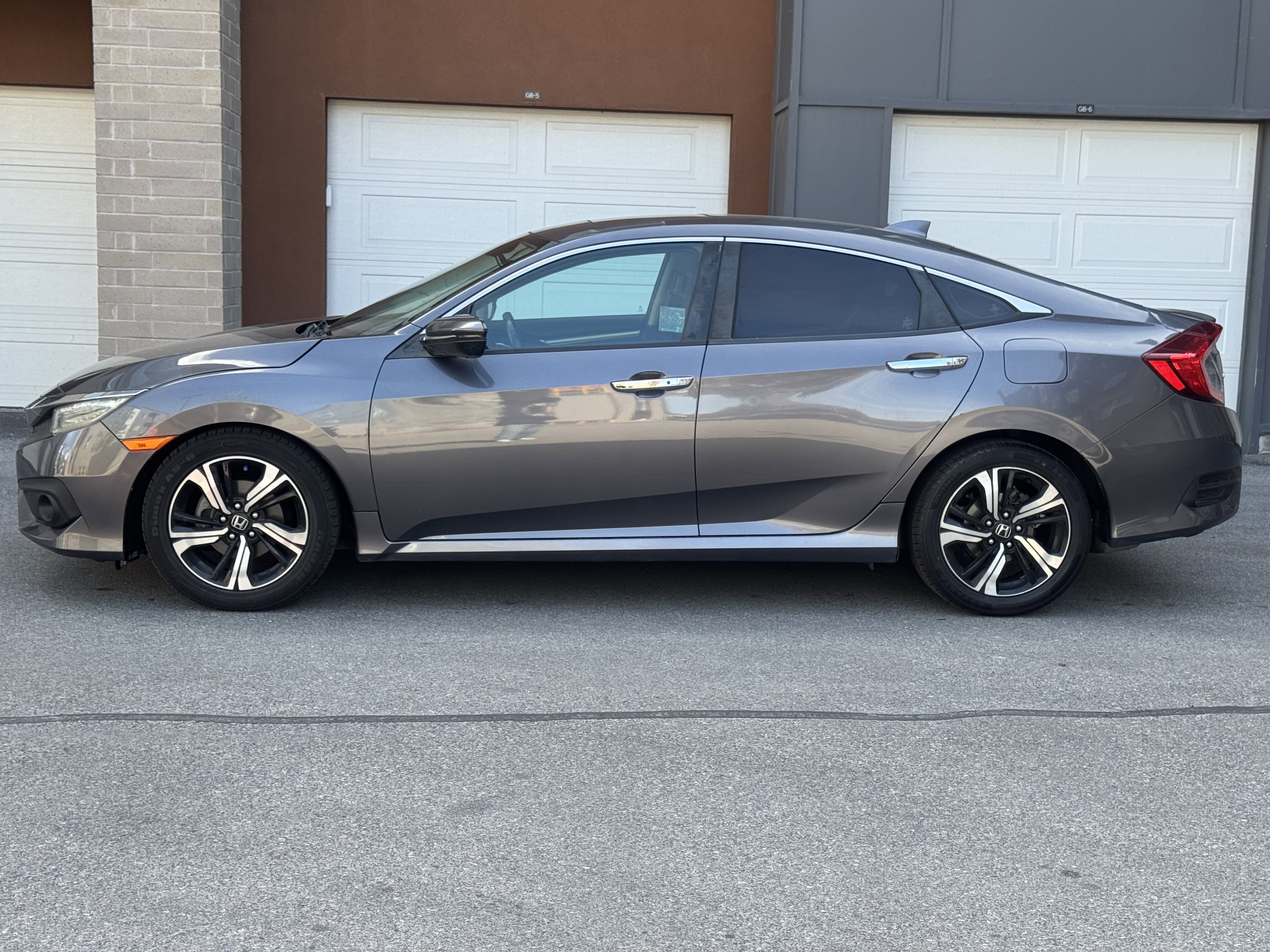 Used 2016 Honda Civic Touring image 2