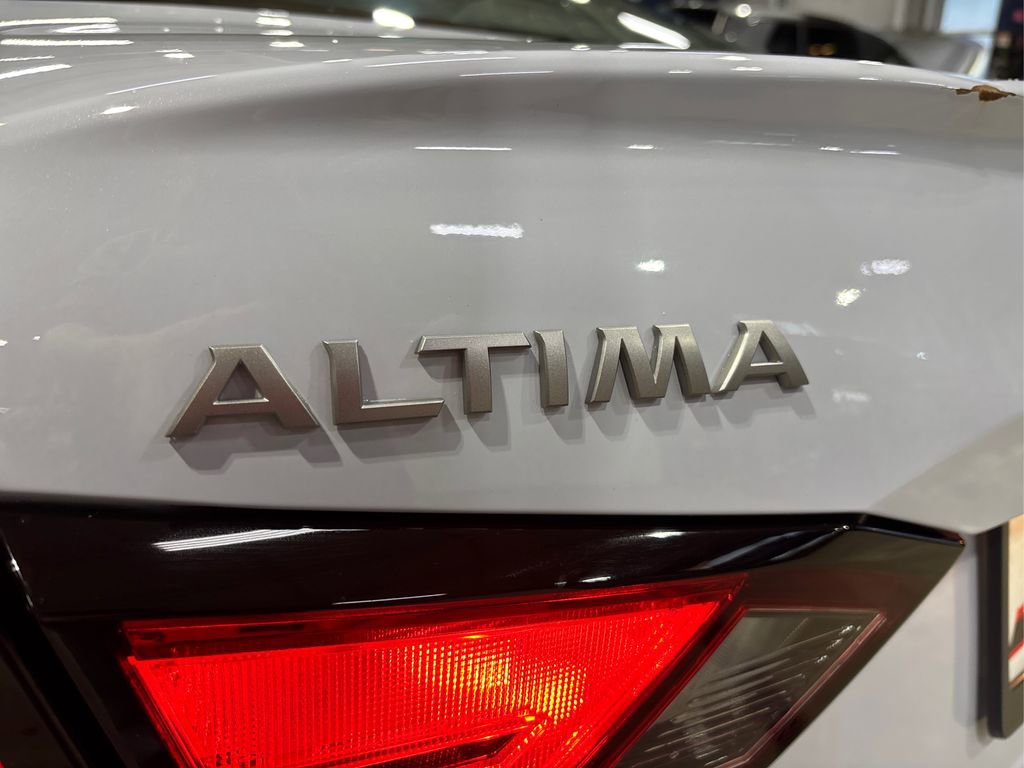 Used 2025 Nissan Altima 2.5 SR image 14