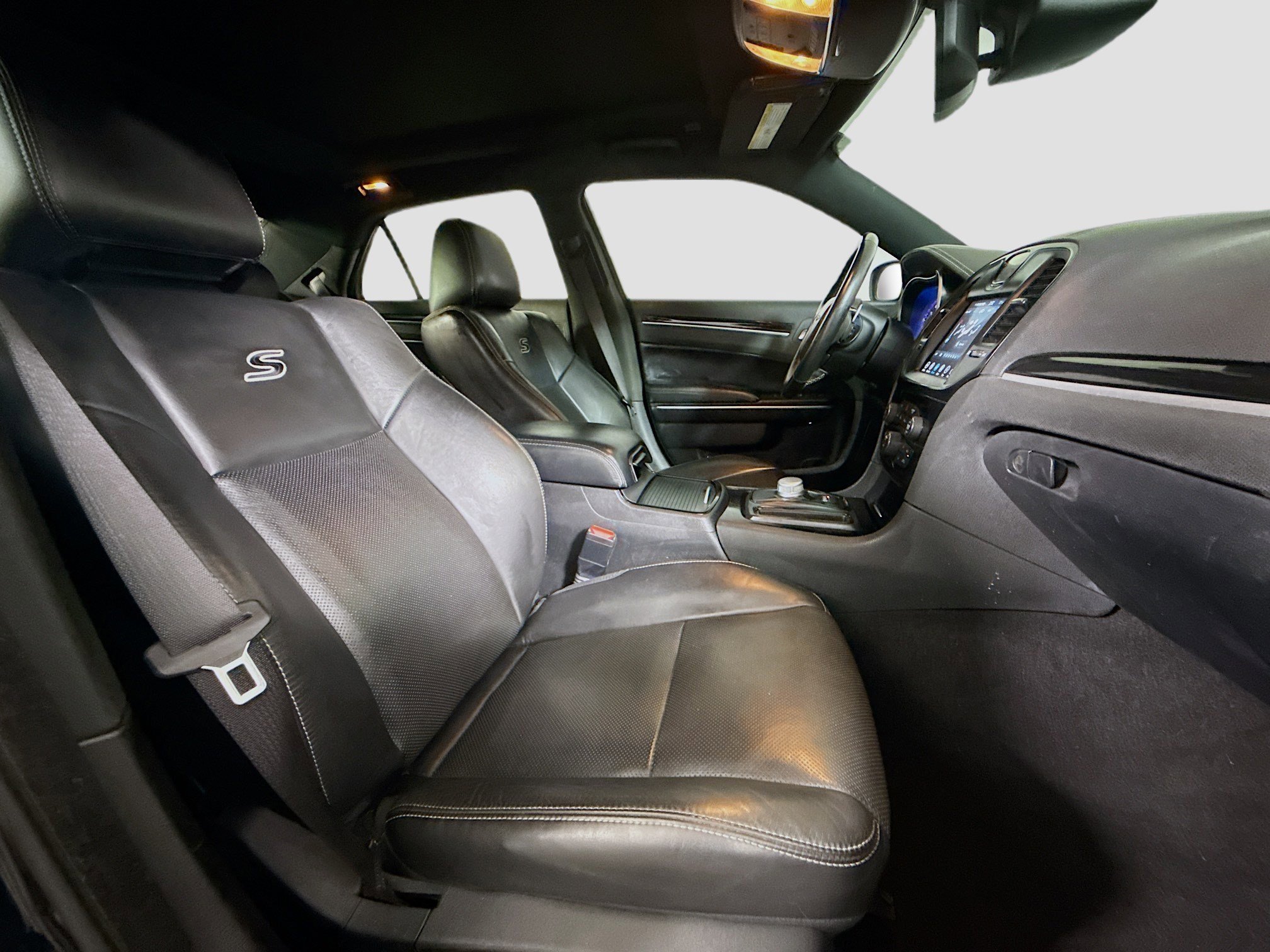 Used 2022 Chrysler 300 S w/ Comfort Group RWD image 29